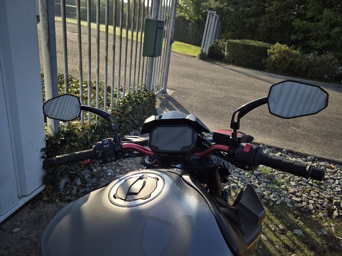 Kawasaki Z900 Acrapovic uit 2023