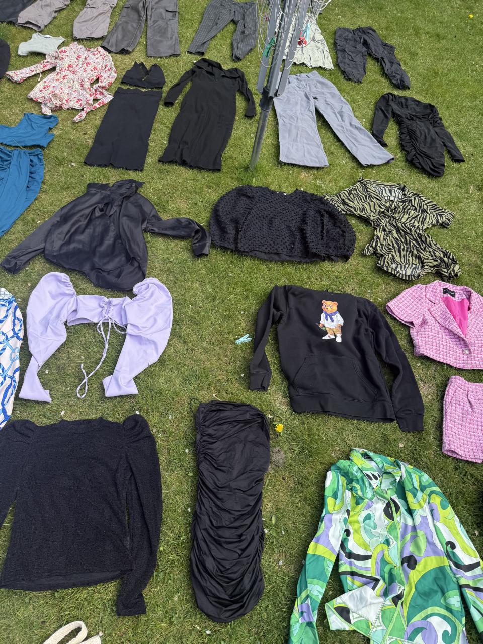 Pakket dames/ meisjes kleding ongeveer 90/100 stuks