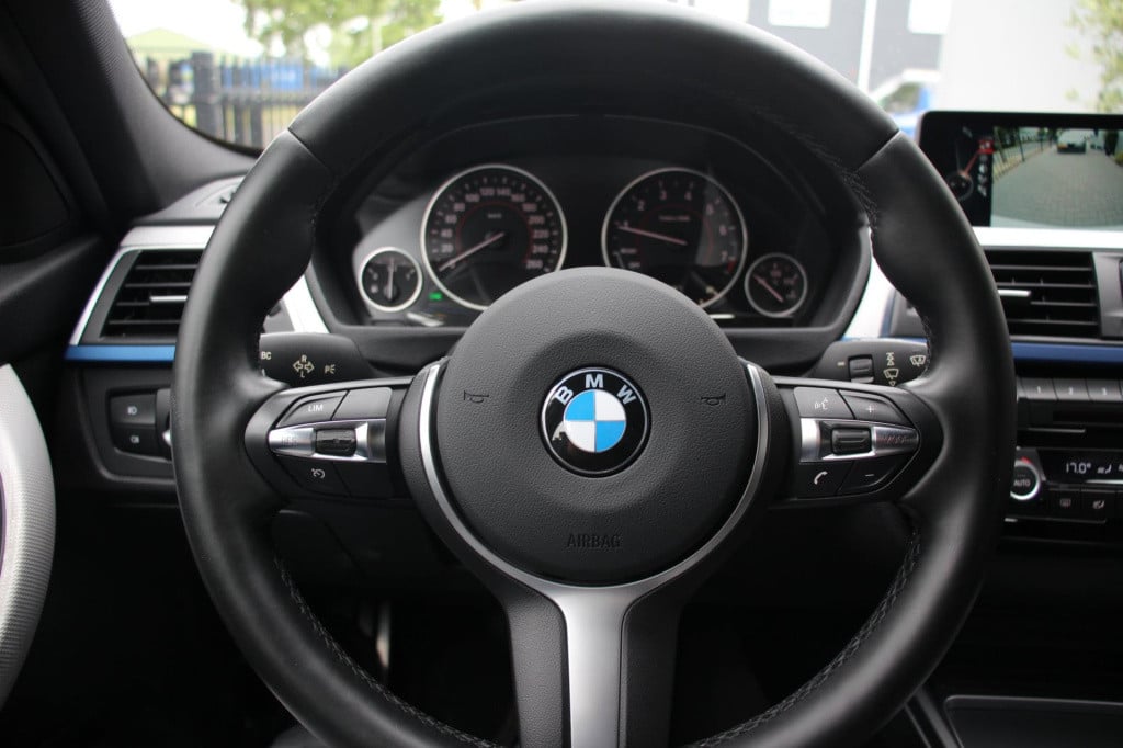 BMW 3-serie touring 318i m sport edition aut. - navi groot - adap led - pdc