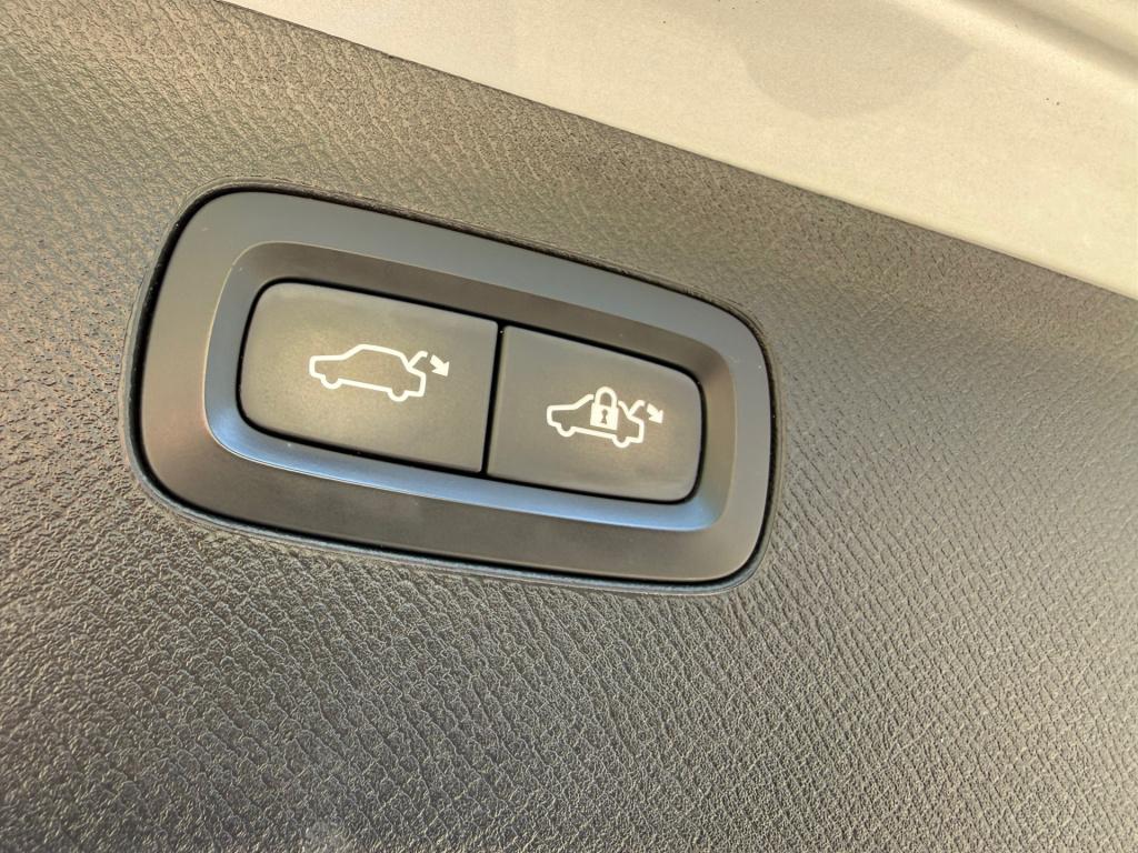 Volvo XC90 2.0 t8 twin engine awd r-design