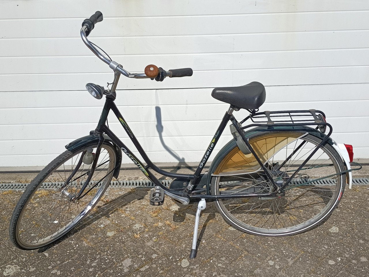 Dames fiets Gazelle. Banden zijn goed, 28 inch. Met terugtraprem, slot