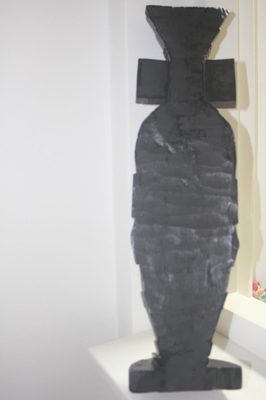 Zwart houten totem beeld, 45 cm