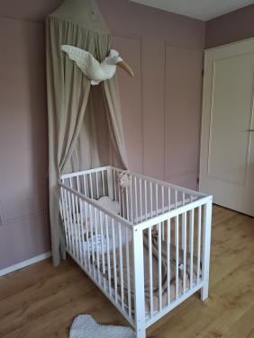 Stoffen ooievaar, eyecatcher in kinderkamer