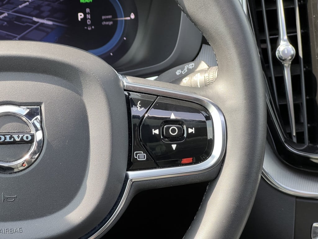 Volvo XC60 t6 340pk recharge r-design| luchtvering| panodak| adap.cruise| 3