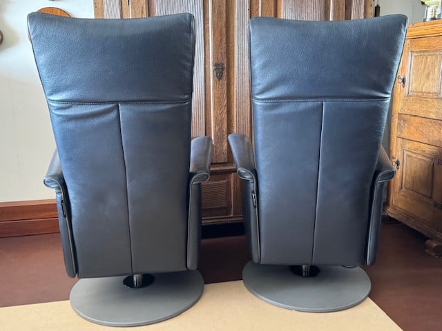 Prominent Twee relaxfauteuils/fauteuils /stoelen.
