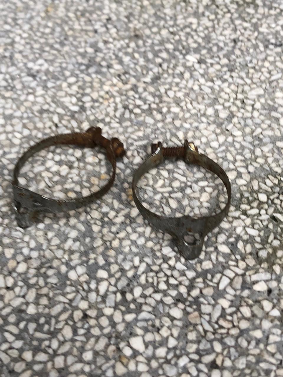 2 vintage rem kabel beugels