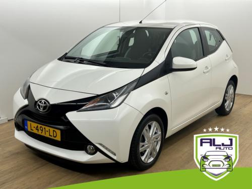Toyota Aygo occasion 1.0 vvt-i x-play | wit | tweedehands toyota aygo | air