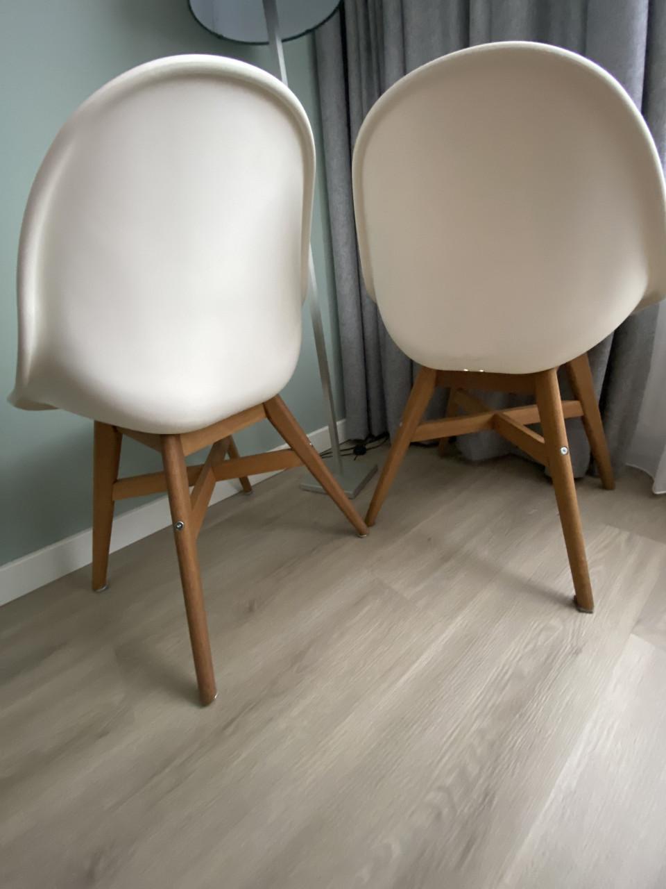 2 x witte ikeastoel : Fanbijn.