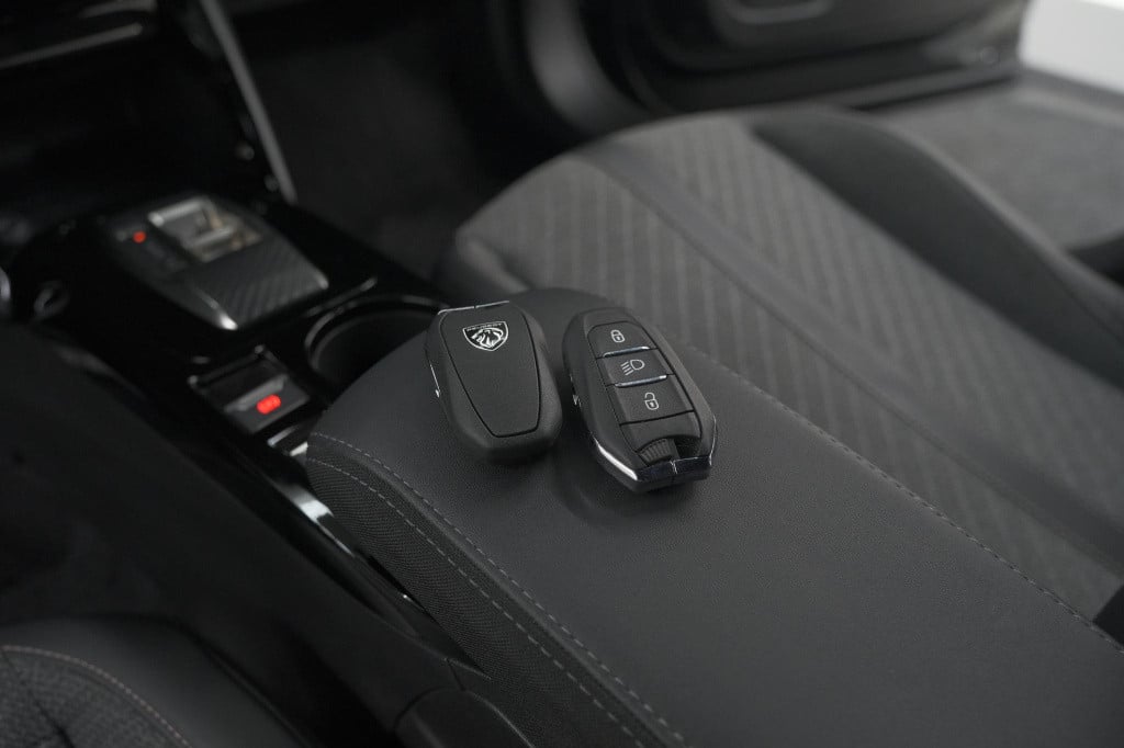 Peugeot 2008 hybrid 136 e-dcs6 allure | 360 camera | adaptieve cruise contr
