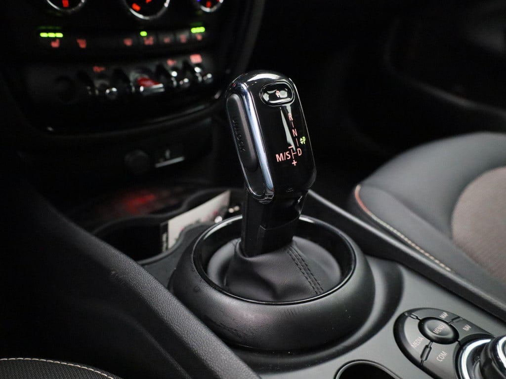 Mini Clubman 1.5 cooper essential | automaat | lage km stand! | navigatie |
