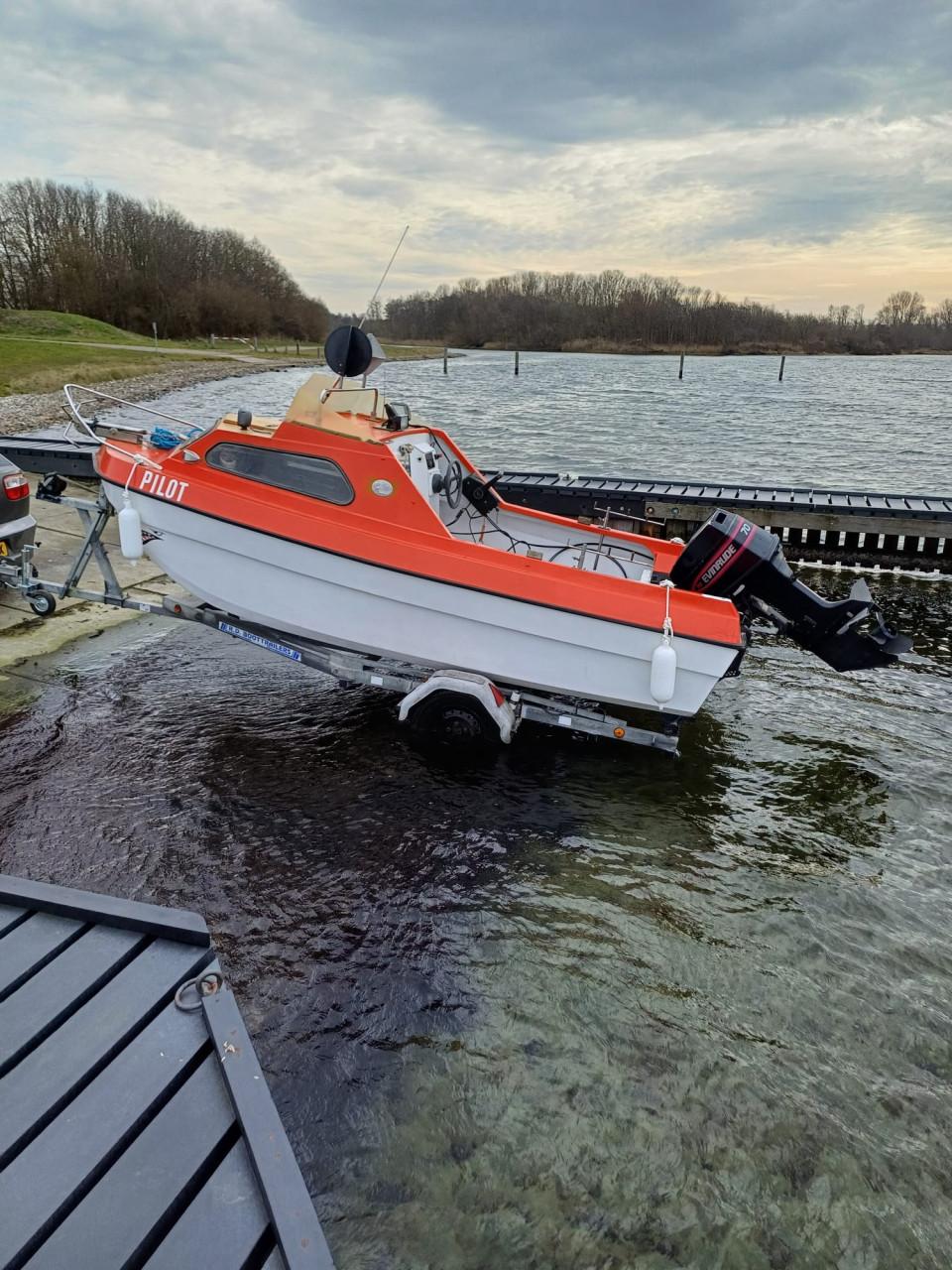 Visboot pilot 420 met 70pk, pega trailer