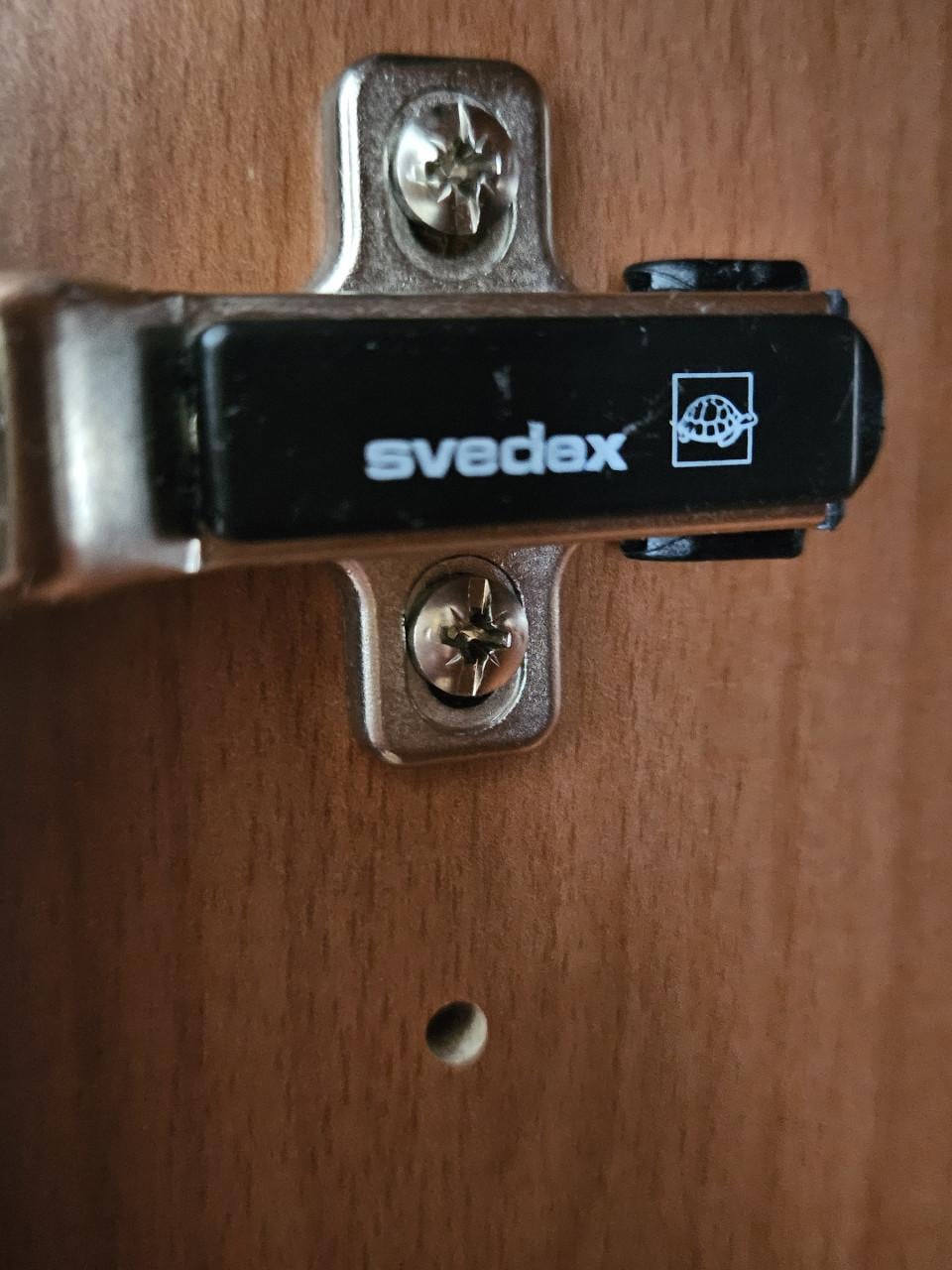 TEAB Kledinkast Svedex