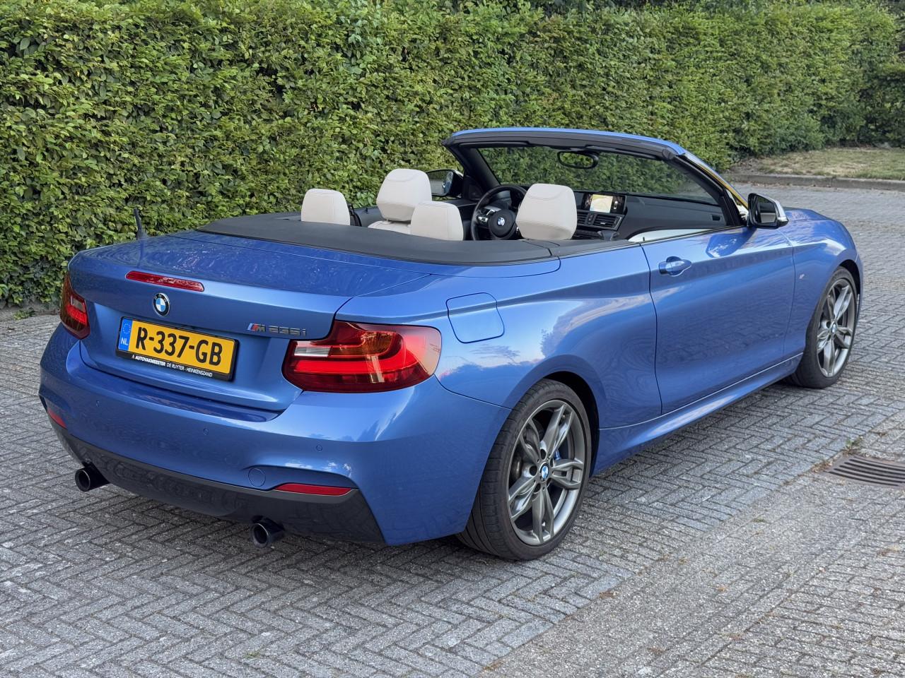 BMW 2-serie Cabrio - M235i xDrive |Full Option | Harman Kardon | Memory