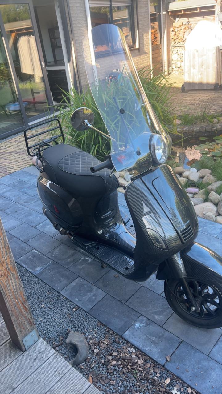 Toscana GTS scooter