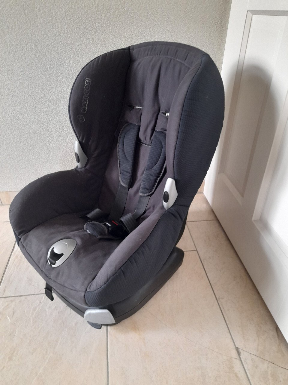 Maxi cosi autostoel 9/18 kg (in goede nette schone staat )