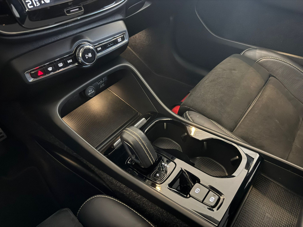 Volvo XC40 1.5 t5 twin engine r-design