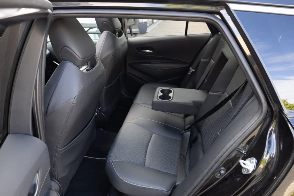 Toyota Corolla Touring Sports 2.0 hybrid executive ✅cam✅hud✅pano✅leder