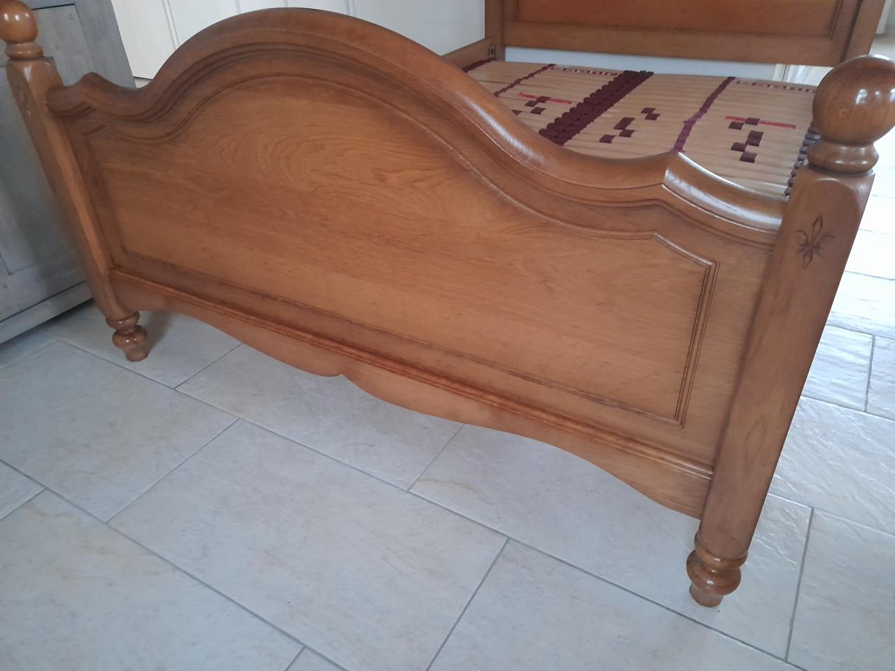 140 x 200 Massief houten bed ( in goede staat )