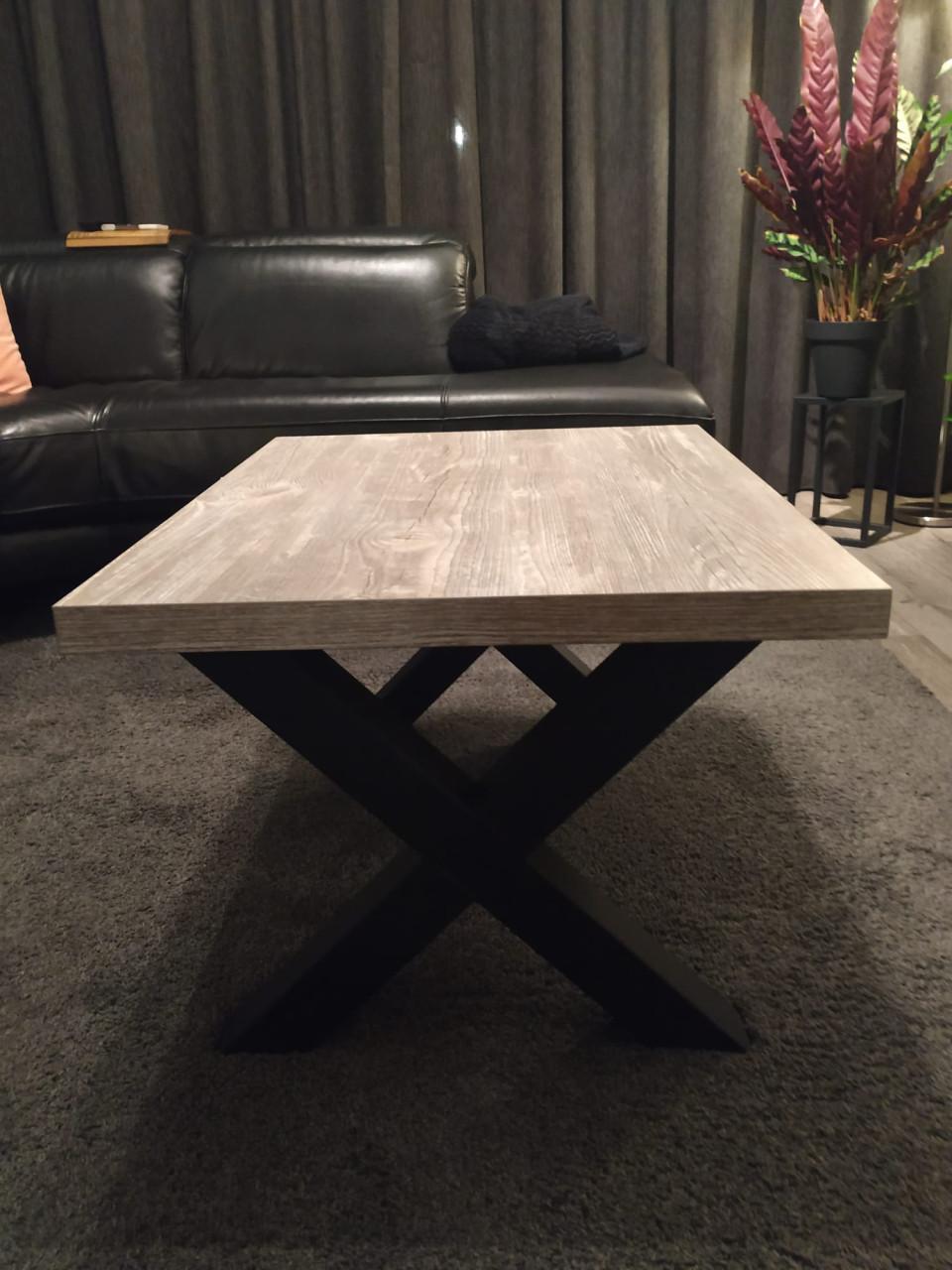 Eetkamer tafel en bijpassende salontafel