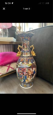 Gave vintage Chinese vaas