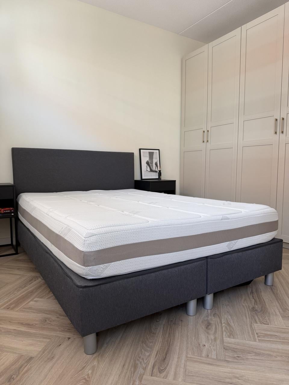 Bed 140cm x 200cm