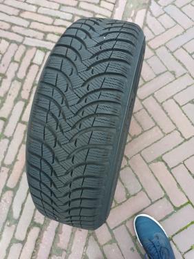 Winterbanden Michelin 185/65 R15 op stalen velden 4 gaats incl, bouten