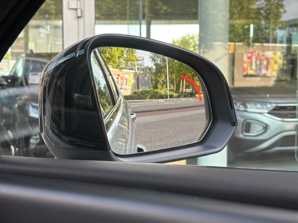 Volvo XC40 1.5 t5 recharge r-design|bliss|panoramadak|memorystoelen|stuur-s