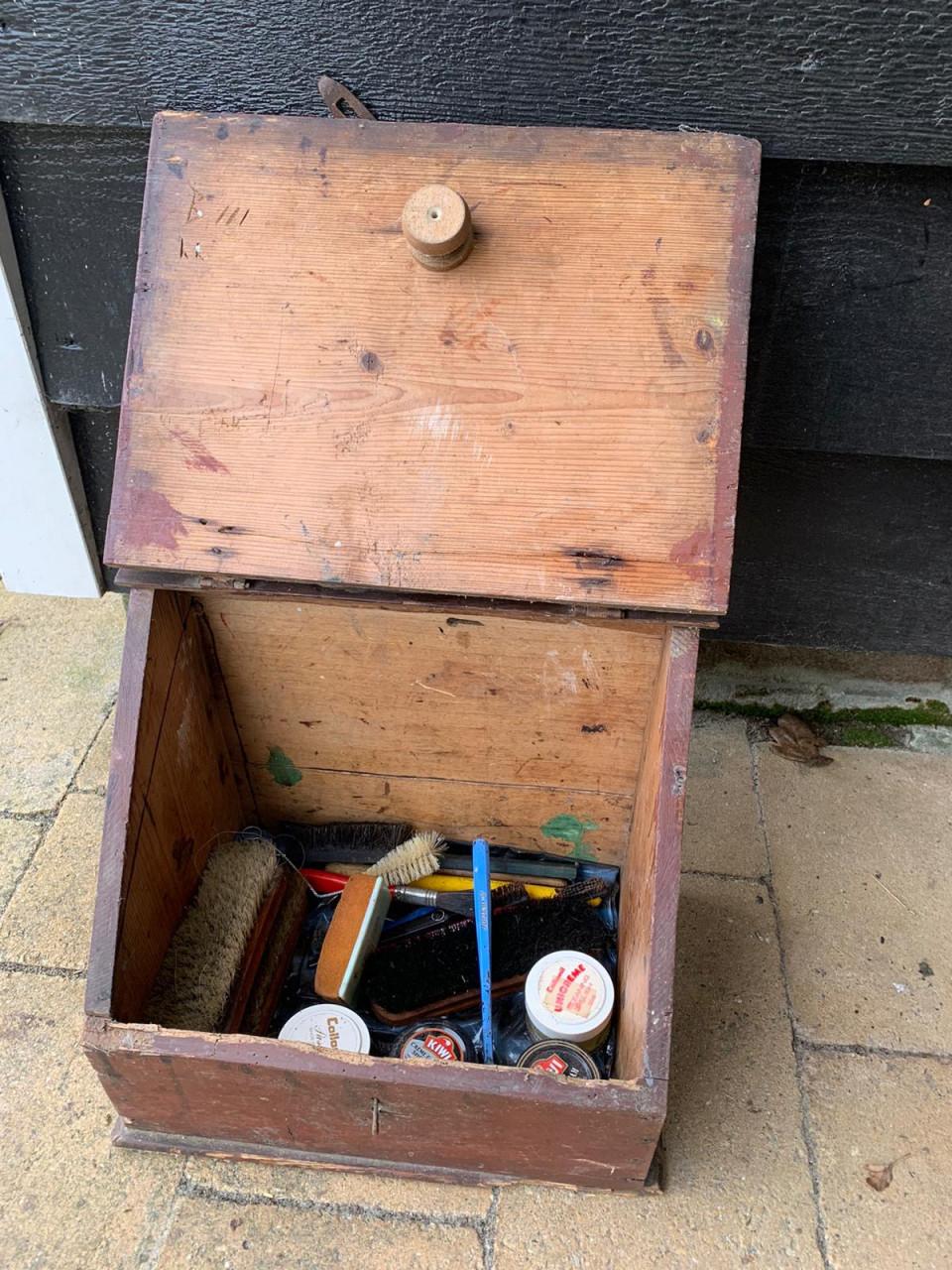 Antique schoen poets doos