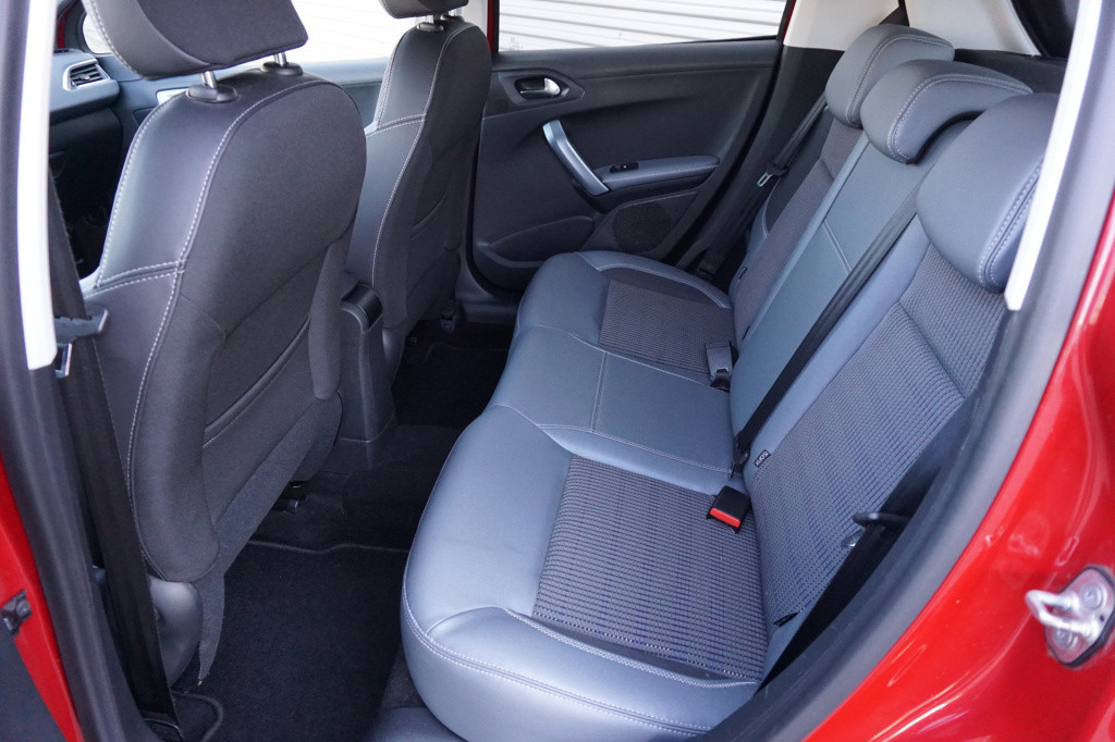 Peugeot 208 1.2 puretech allure climate / cruise / navi / lm velgen / nap