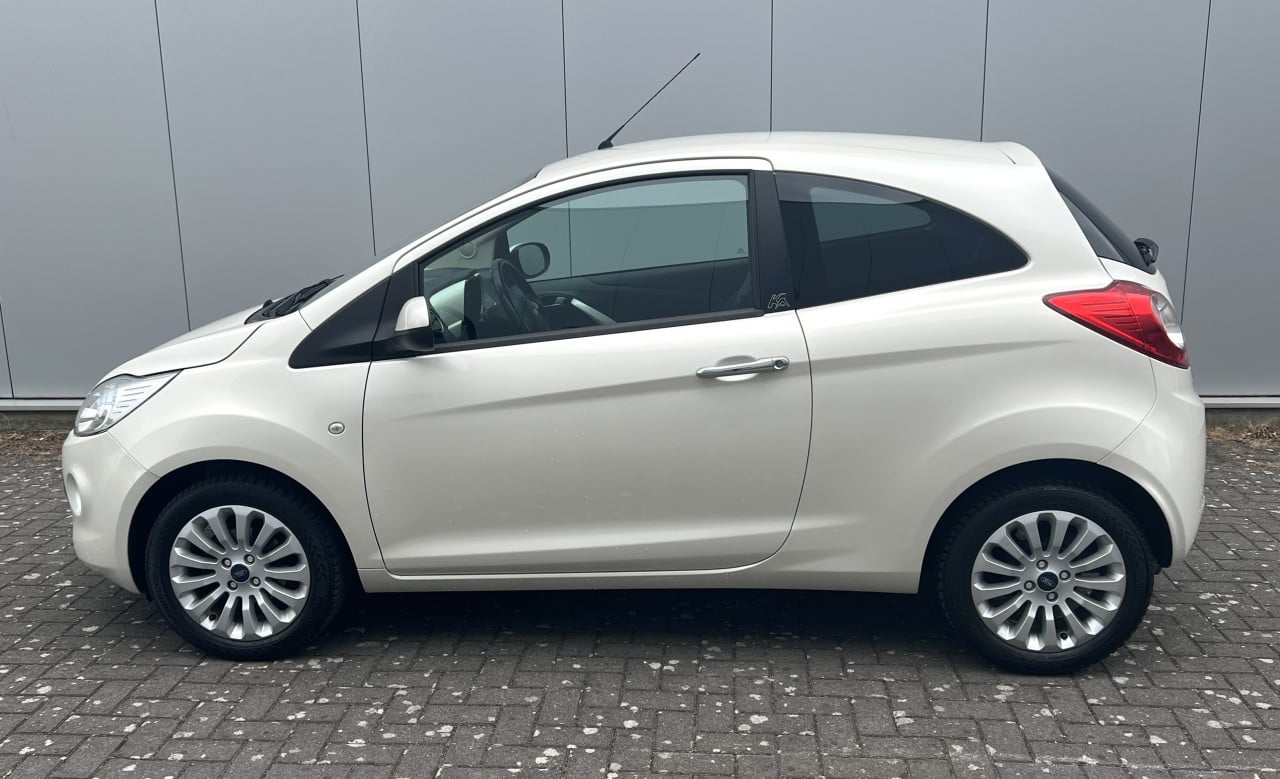 Ford Ka Titanium Parelmoer bouwj. 5-2011 met NAP logisch