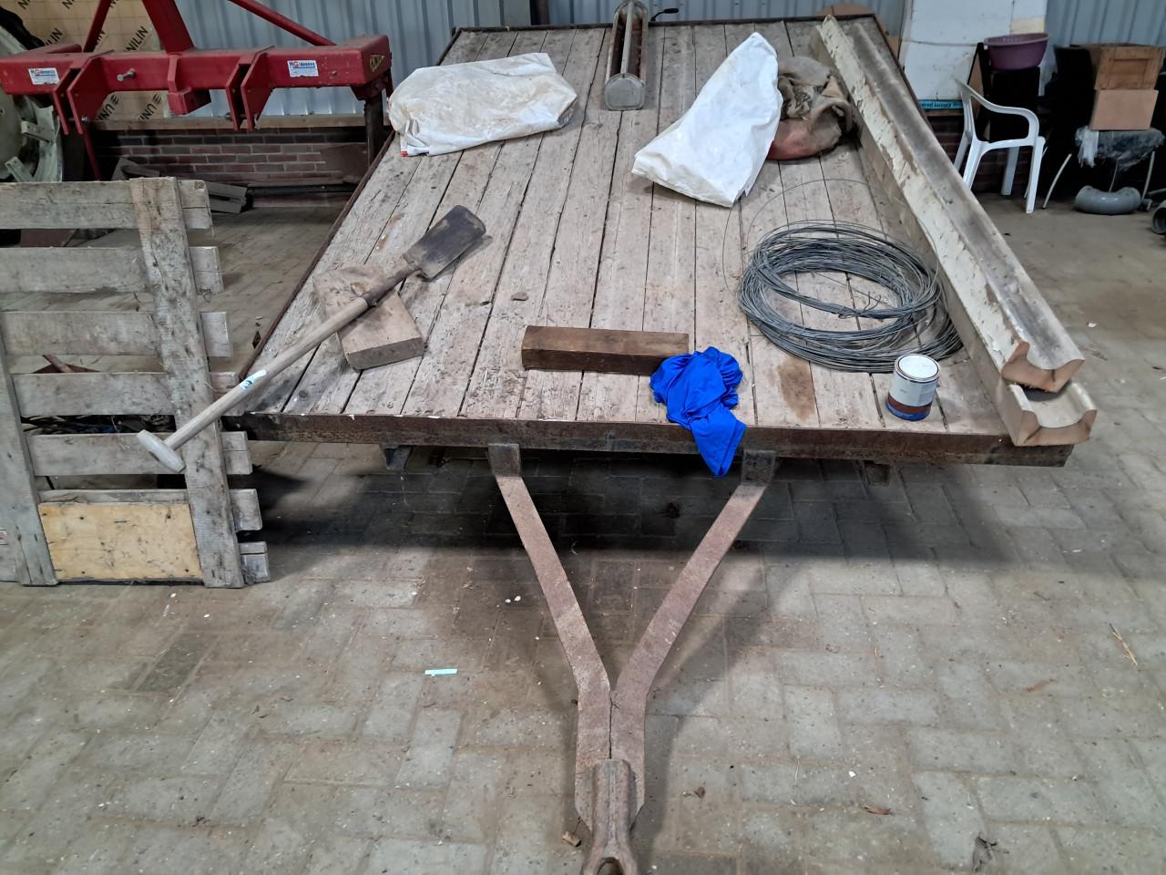 Diverse landbouw werktuigen en toebehoren, alles moet weg..