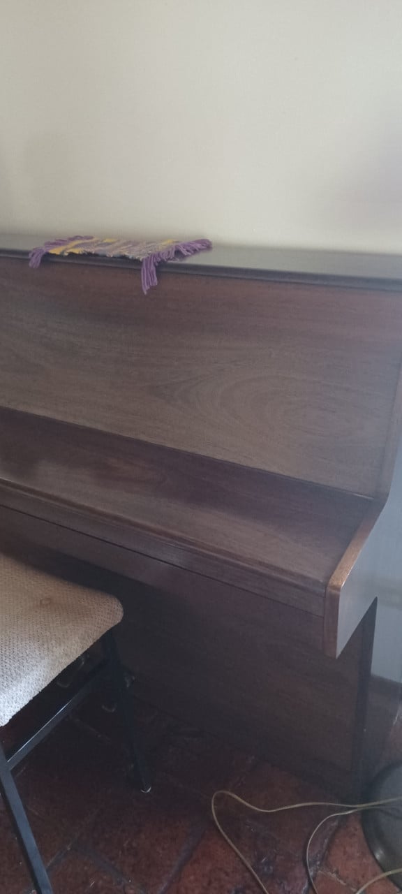Piano Kemble