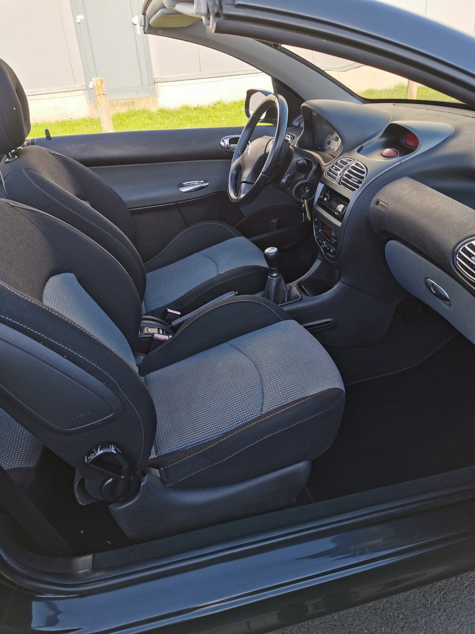PEUGEOT 206 CABRIOLET UIT 2004