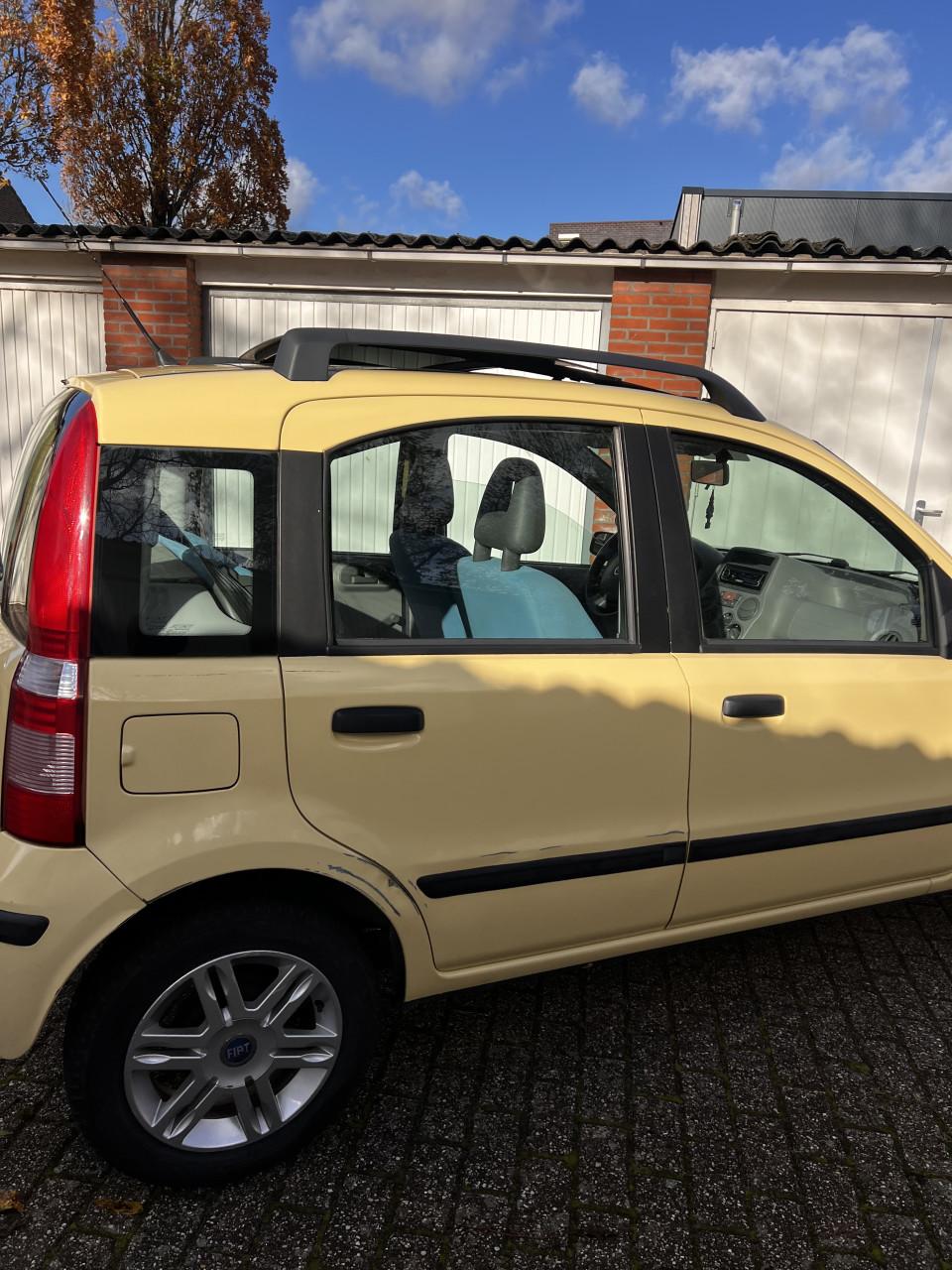 Fiat Panda geel
