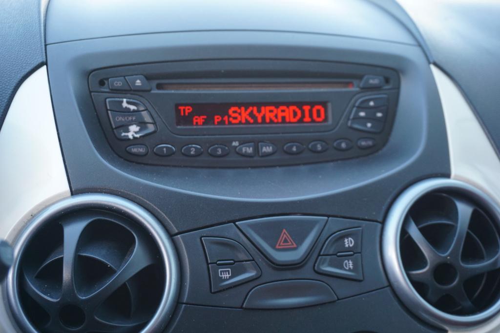 Ford KA 1.2 titanium airco / elektr. ramen / lm velgen / nap / nieuwe apk!
