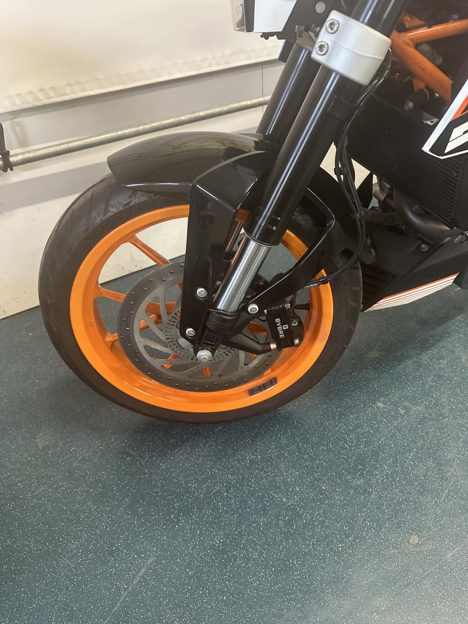 KTM 390 Duke 2013, bijzonder lage km stand