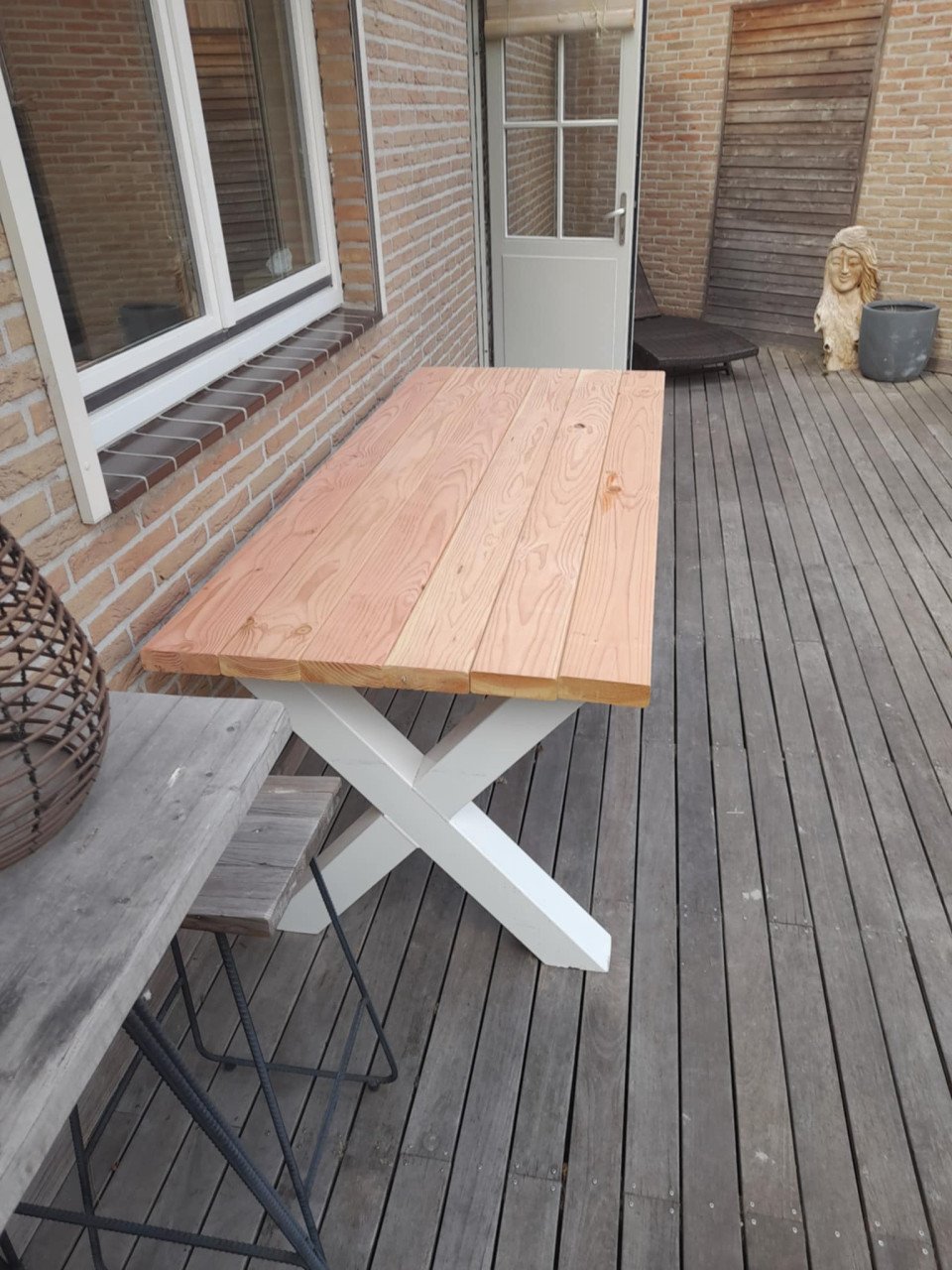 NIEUWE TUINTAFEL 250/300 CM MET STALEN X POTEN € 375