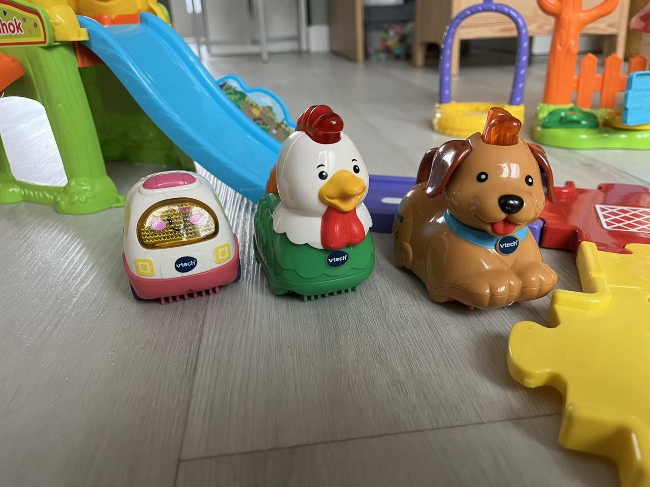 V-Tec Toet Toet auto's Kippenhok en Hondenhok  - speelgoed