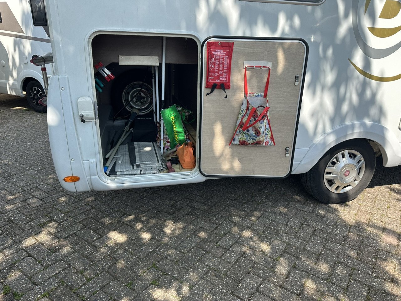 Bavaria T073XLC 2011 slechts 80.008km! 4pers queens bed, jaar APK, garantie