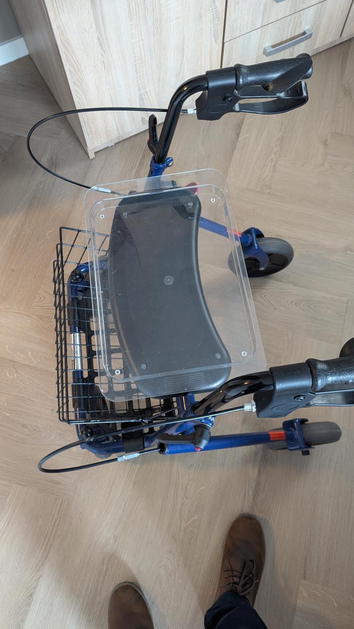 Rollator met dienbld