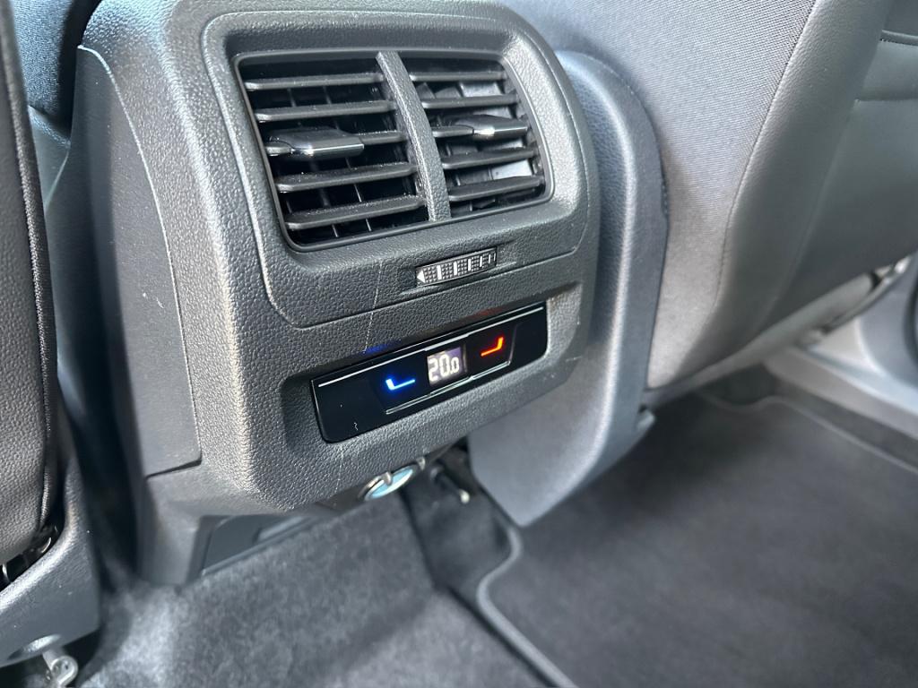 Volkswagen Touran 1.5 tsi 150pk dsg r-line highline | led | trekhaak | dode