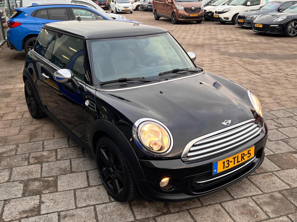 Mini Cooper mini 1.6 10 years ii, navigatie, leer, lm velgen enz...