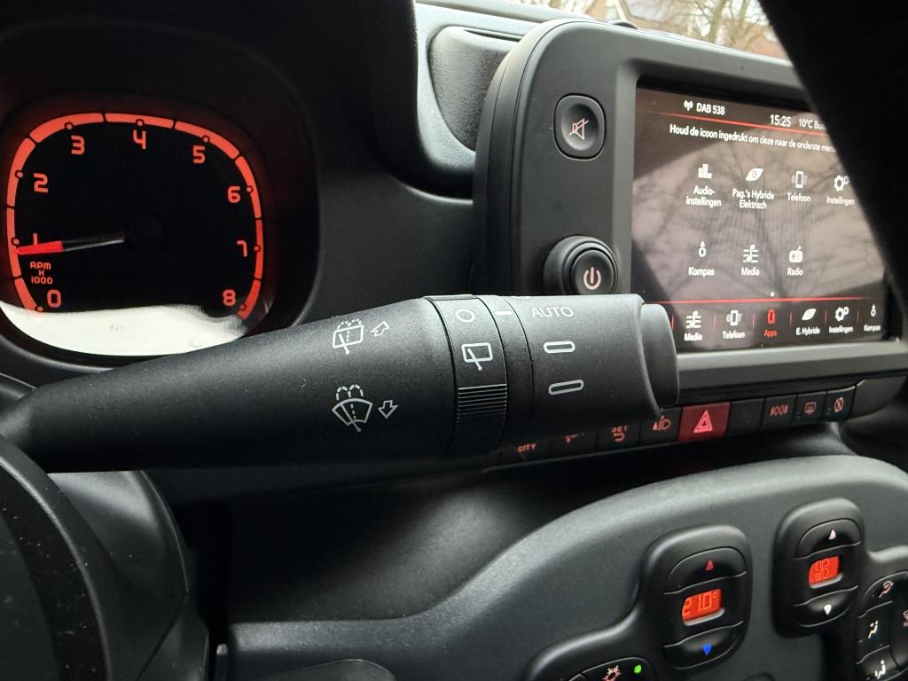 Fiat Panda 1.0 hybrid red cross // carplay , android auto //