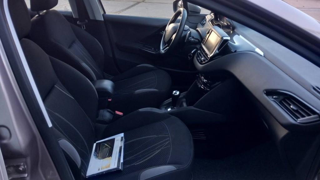 Peugeot 208 1.2 e-VTI Envy AUTOMAAT !!! 5drs 2013 airco-lm velgen