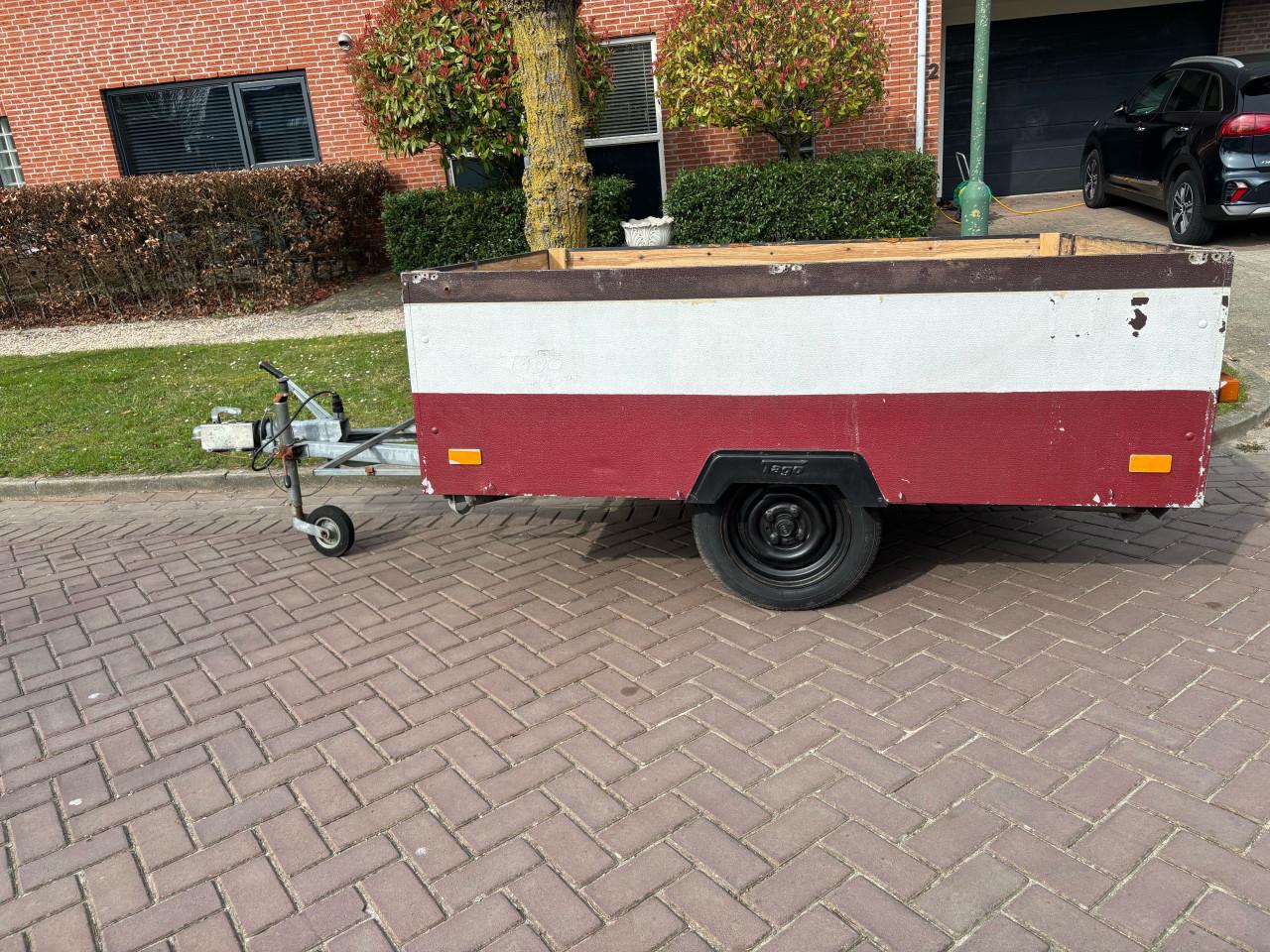 Aanhanger / kar met klep.