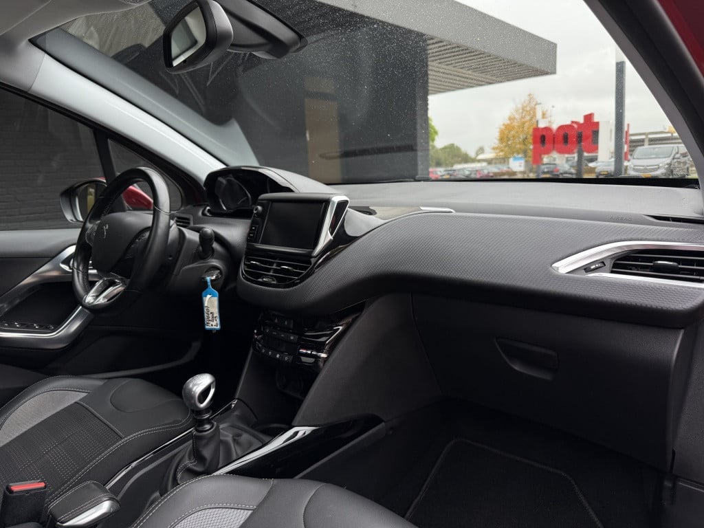 Peugeot 2008 1.2 puretech allure // 29.000km! //