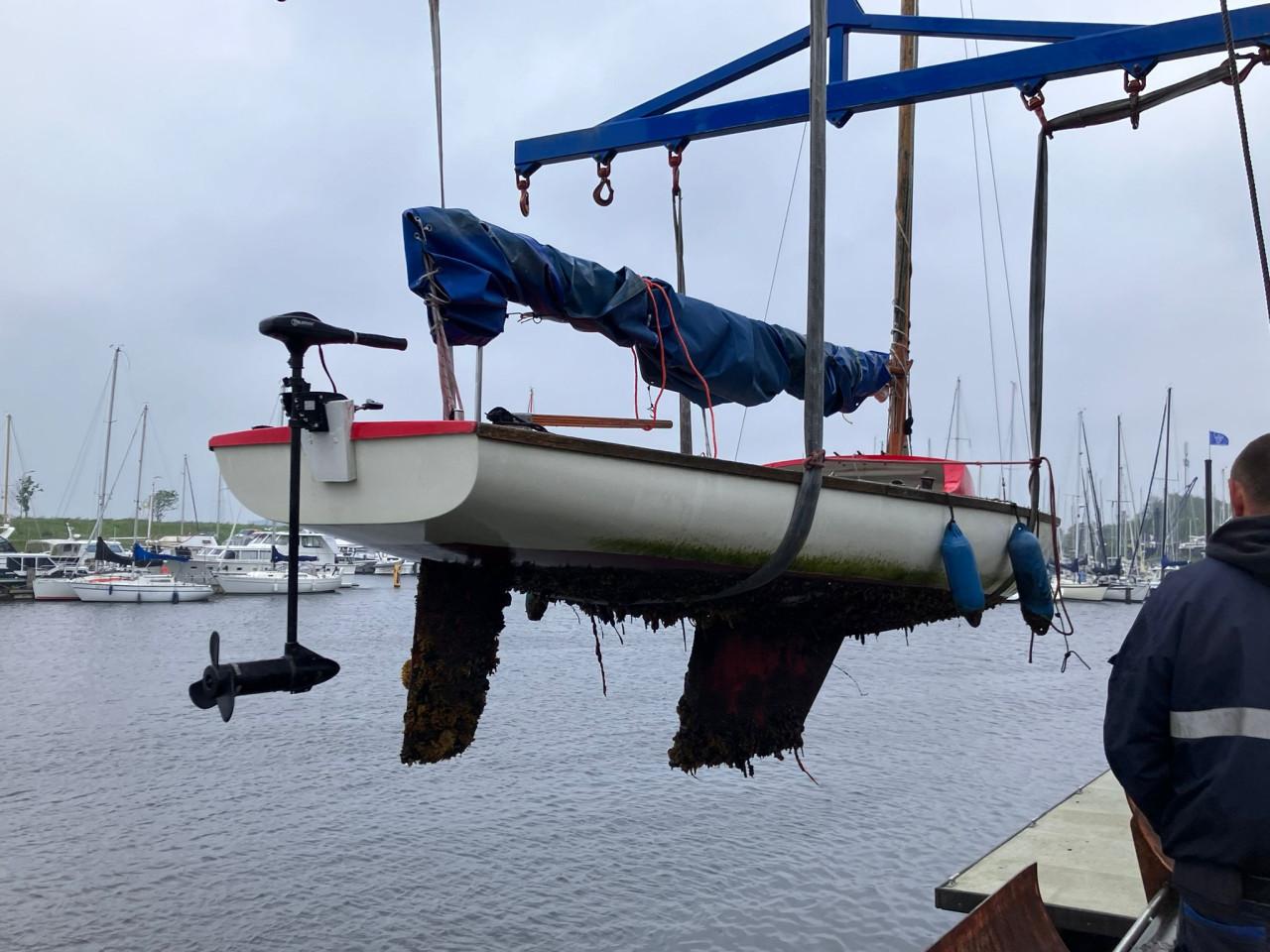 16 kwadraat open zeilboot met electromotor