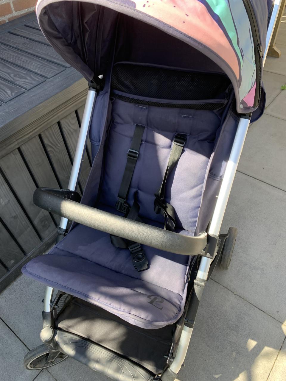 Deryan buggy, met regenhoes