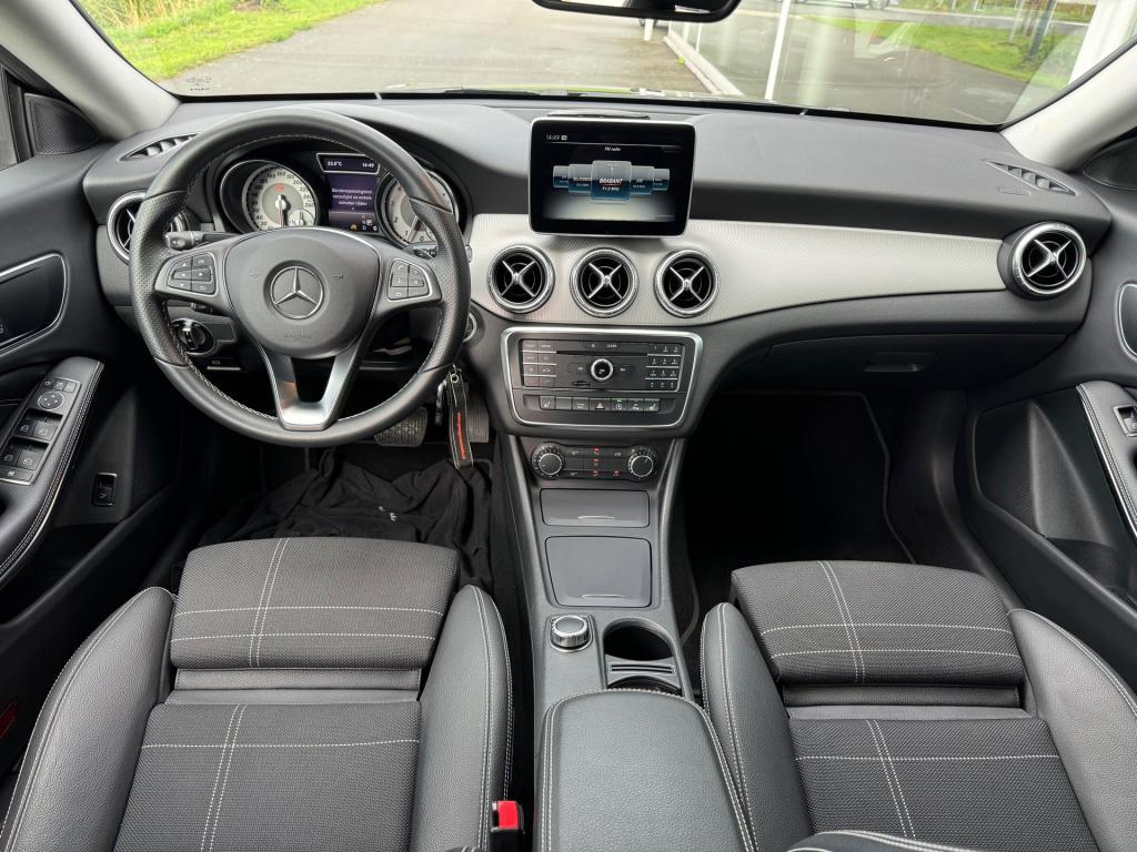 Mercedes-Benz Cla 180 urban automaat , apple-carplay , afneembare trekhaak