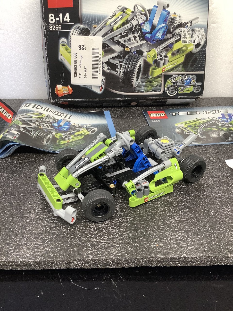 Lego technic 8256 Go kart. Helemaal compleet in doos met twee boekjes
